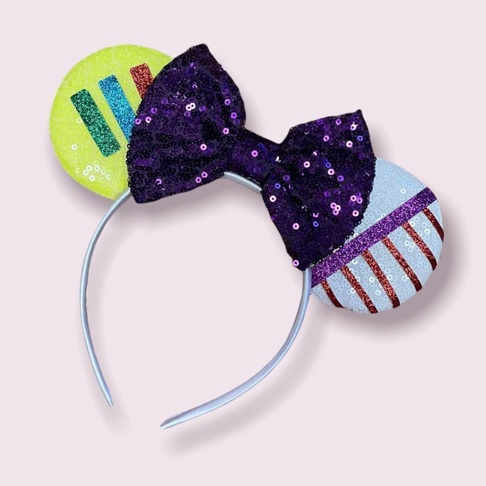 Buzz light year Minnie mouse years​